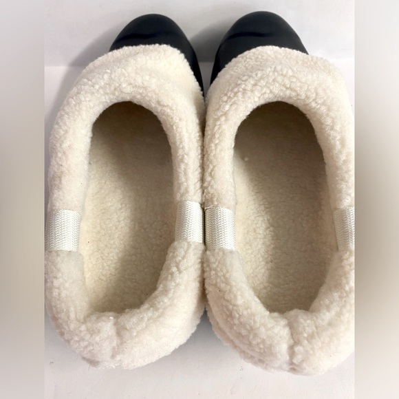 NWOT Hunter Vegan Shearling comfort lined clogs.In Excellent condition.Size 11 - Picture 9 of 13